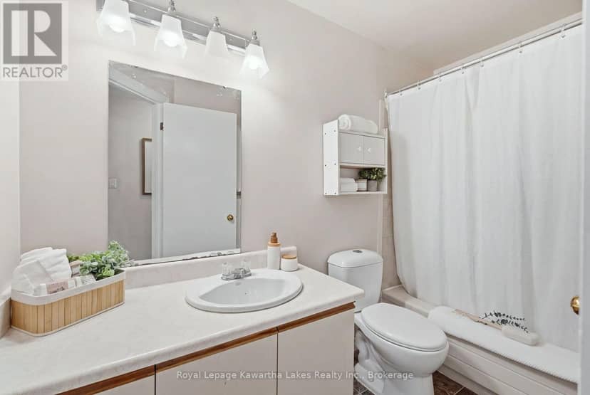 27 - 115 Mary Street W — photo 19 of 26