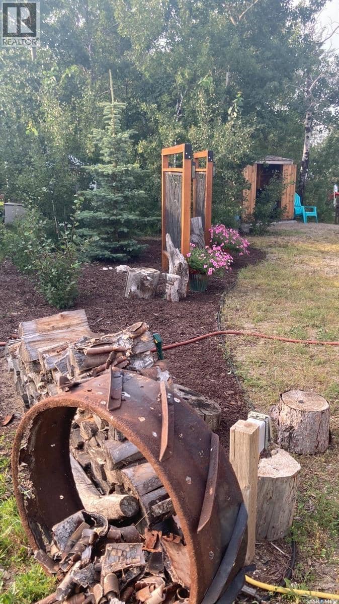 307 Travis AVENUE — photo 14 of 35