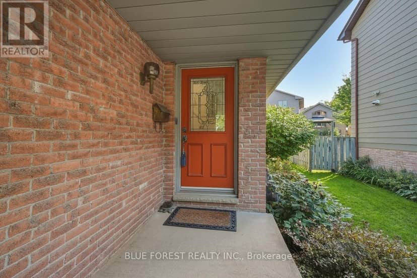 14 Dundee Place — photo 4 of 40