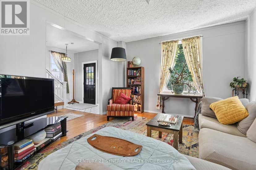 35 Norma Street S — photo 8 of 40