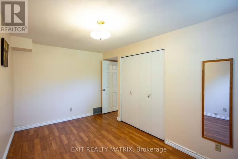 2064 St Laurent Boulevard — photo 30 of 40