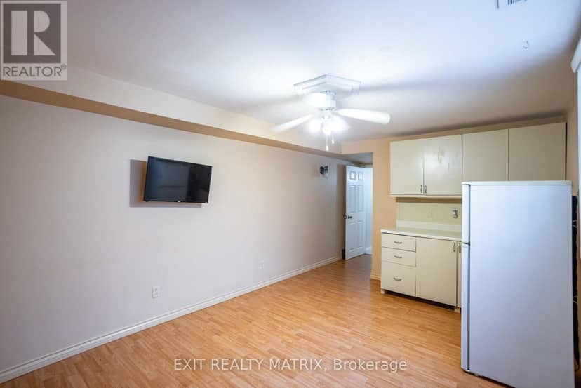 2064 St Laurent Boulevard — photo 37 of 40