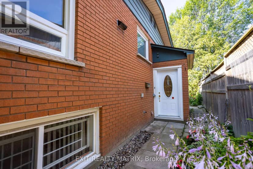 2064 St Laurent Boulevard, Ottawa, photo 6