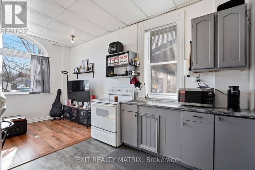 5505 Osgoode Main Street — photo 12 of 37