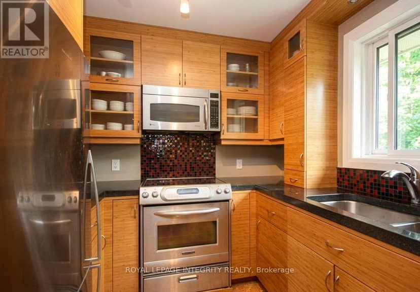 176 Oakridge Boulevard — photo 4 of 18