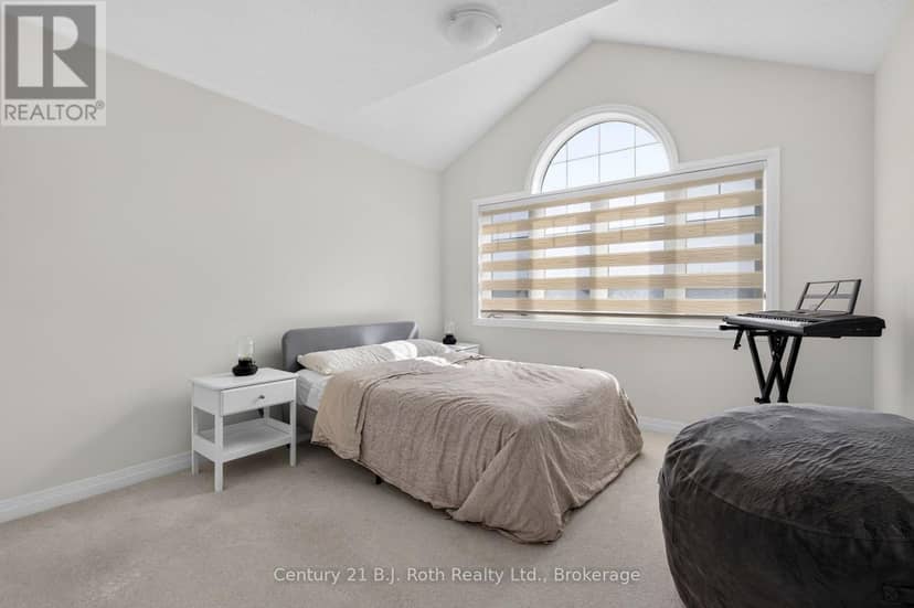543 Hudson Crescent — photo 22 of 38