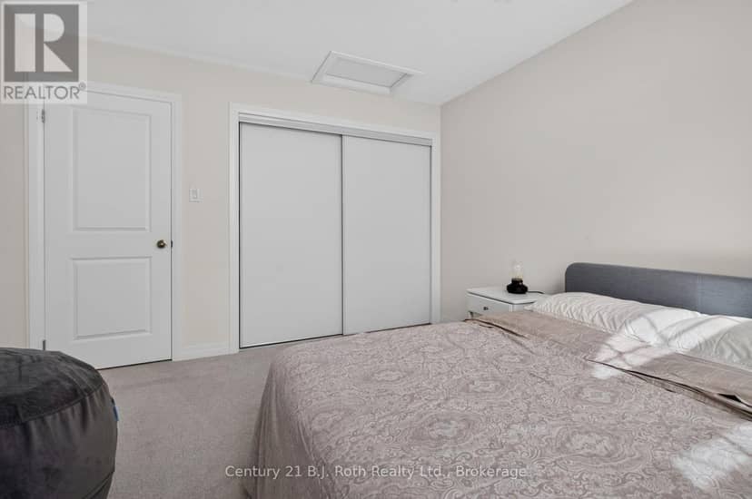 543 Hudson Crescent — photo 24 of 38