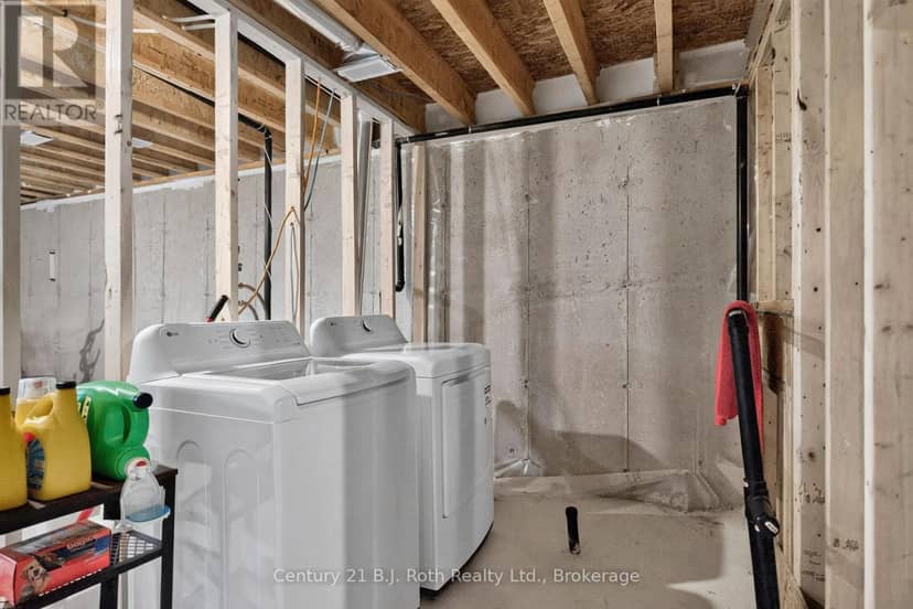 543 Hudson Crescent — photo 30 of 38
