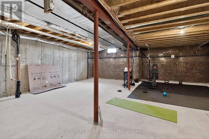543 Hudson Crescent — photo 31 of 38