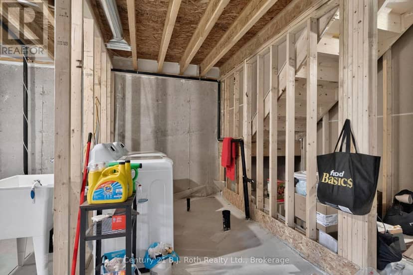 543 Hudson Crescent — photo 33 of 38