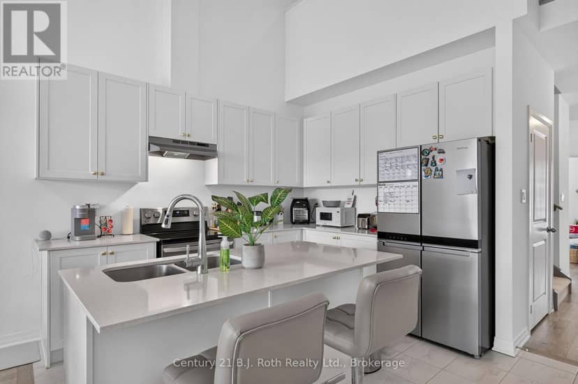 543 Hudson Crescent — photo 5 of 38