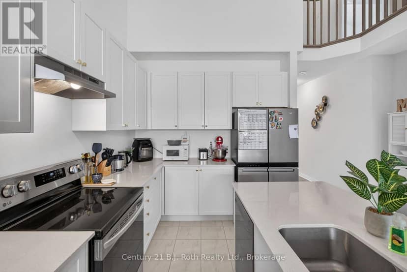 543 Hudson Crescent — photo 6 of 38