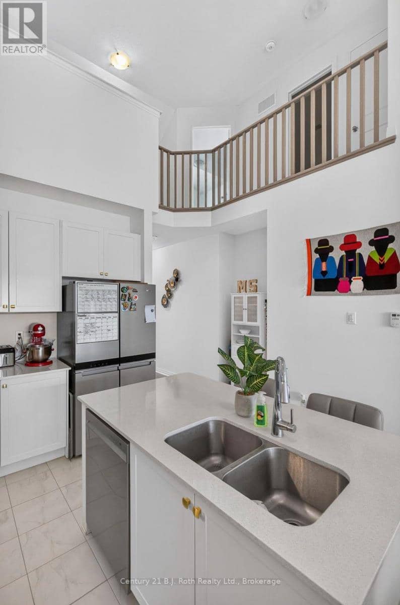 543 Hudson Crescent — photo 7 of 38