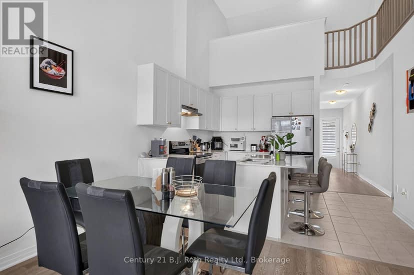543 Hudson Crescent — photo 9 of 38