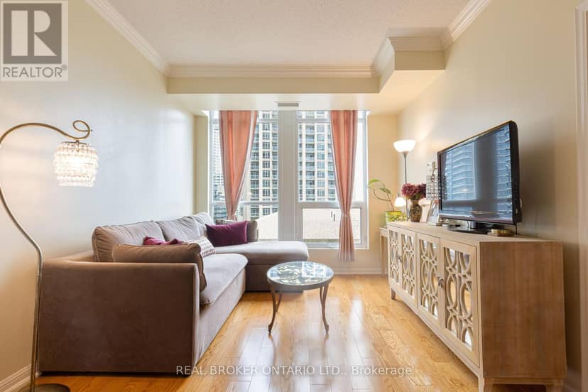 1311 - 628 Fleet Street — photo 1 of 16