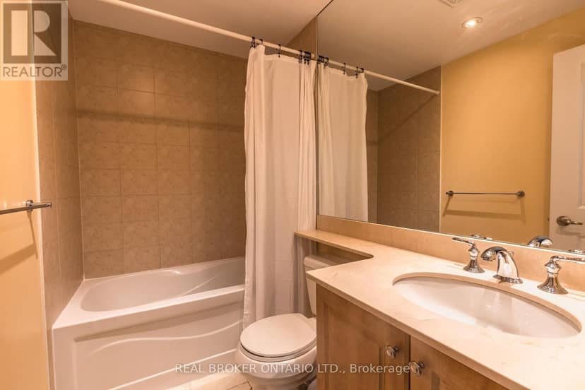 1311 - 628 Fleet Street — photo 10 of 16