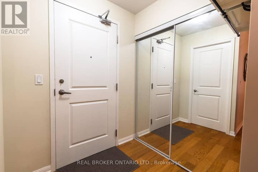 1311 - 628 Fleet Street — photo 13 of 16