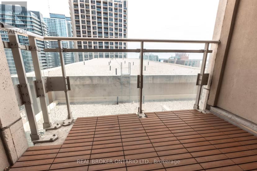 1311 - 628 Fleet Street — photo 14 of 16