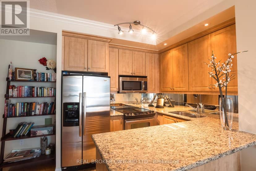1311 - 628 Fleet Street — photo 3 of 16