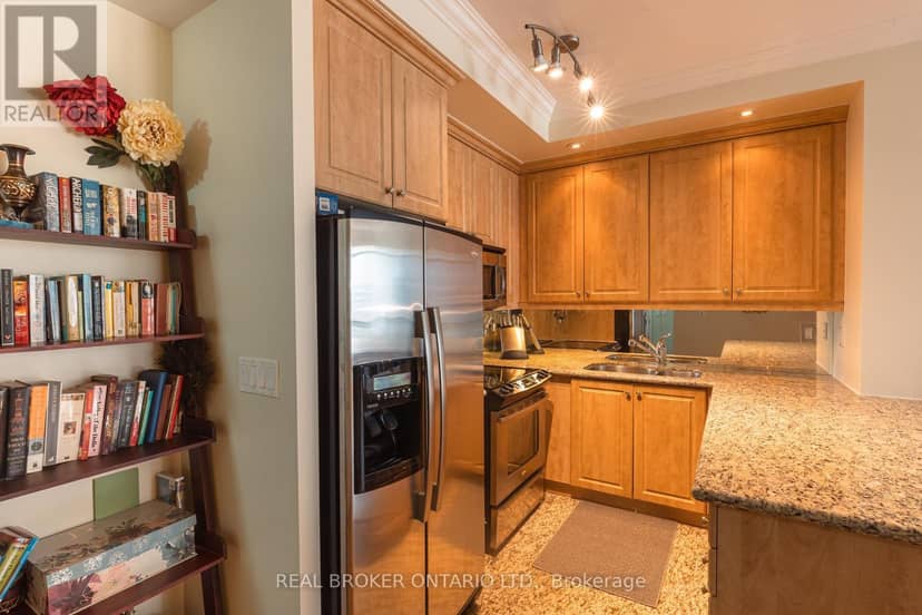 1311 - 628 Fleet Street — photo 4 of 16