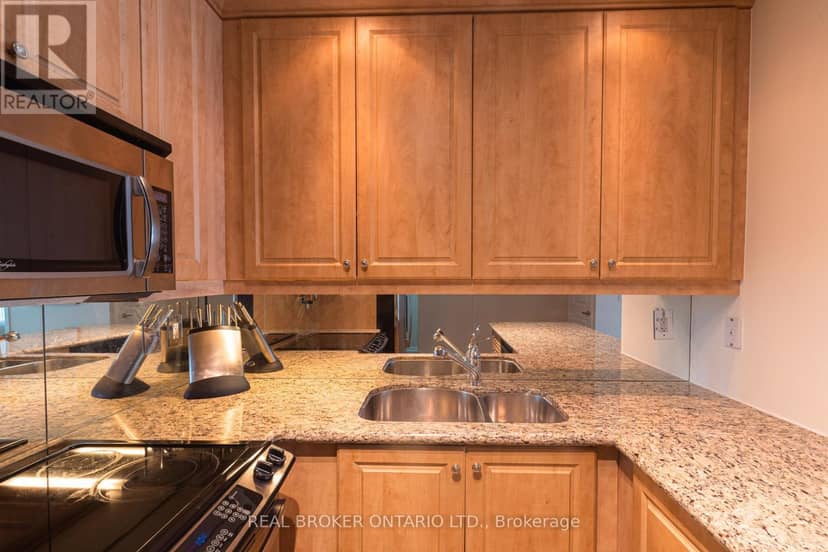 1311 - 628 Fleet Street — photo 5 of 16