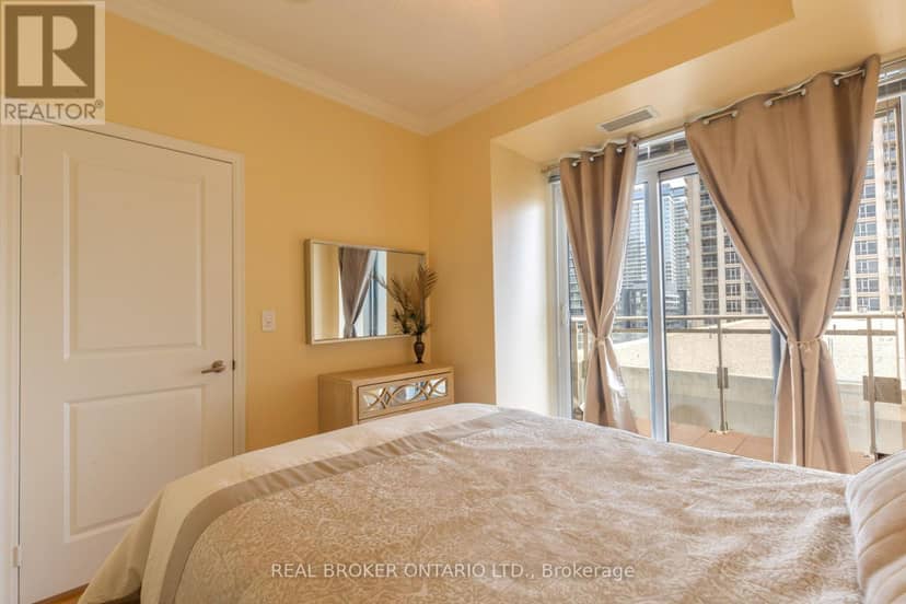 1311 - 628 Fleet Street — photo 7 of 16