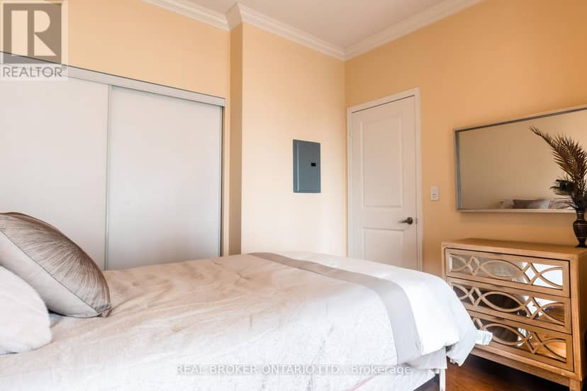 1311 - 628 Fleet Street — photo 8 of 16