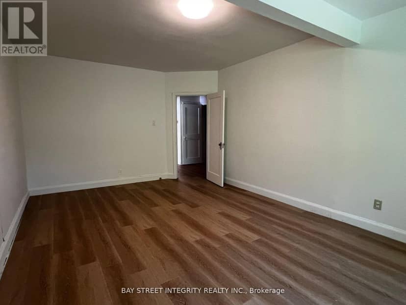 204 Greenfield Avenue — photo 5 of 7