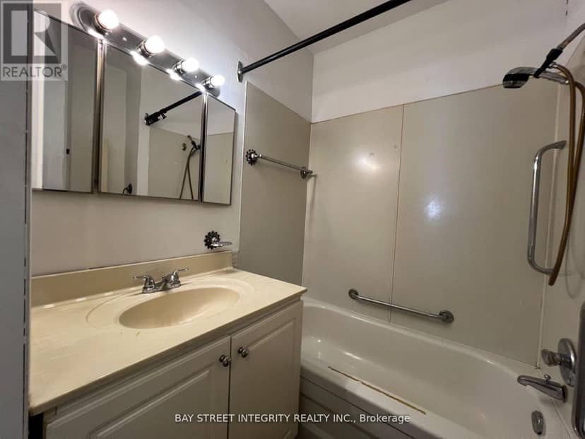 204 Greenfield Avenue — photo 7 of 7