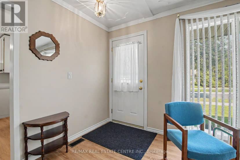 209 Franklin Street S — photo 3 of 37