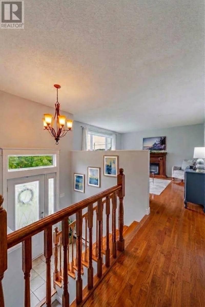 33 Ursula Crescent — photo 12 of 36