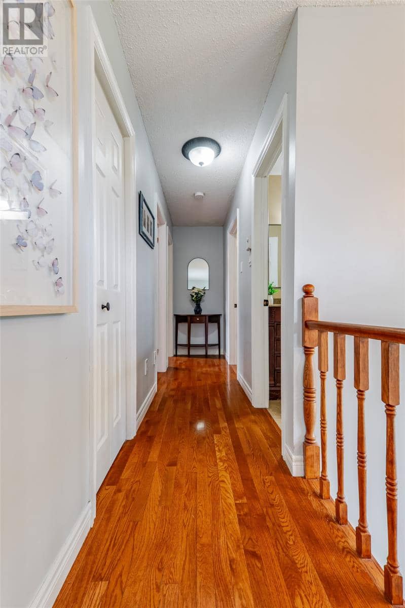 33 Ursula Crescent — photo 13 of 36