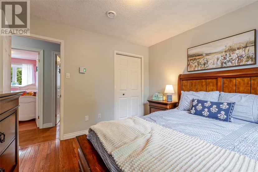 33 Ursula Crescent — photo 15 of 36