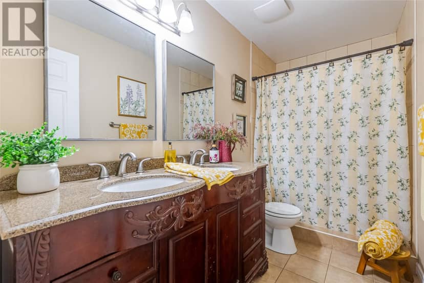 33 Ursula Crescent — photo 19 of 36