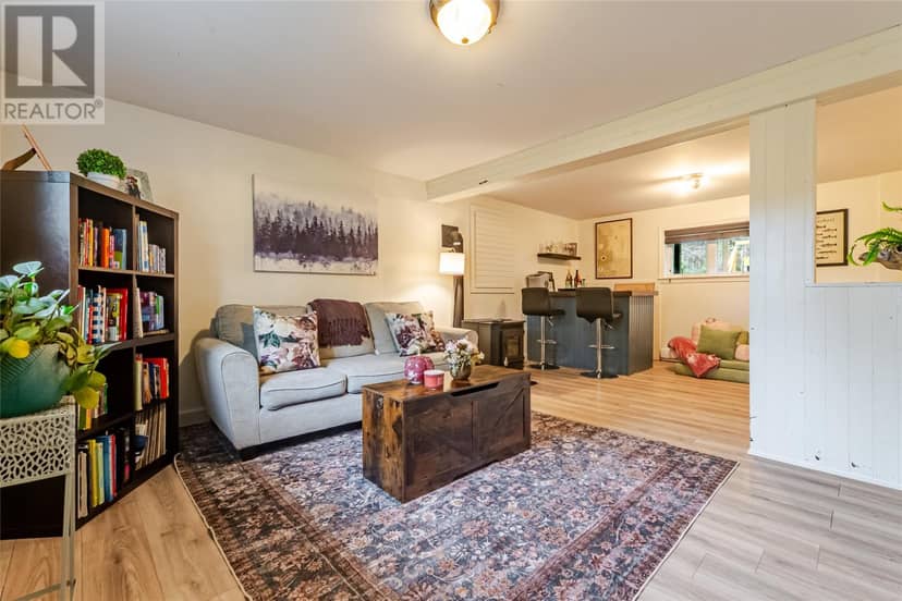 33 Ursula Crescent — photo 21 of 36