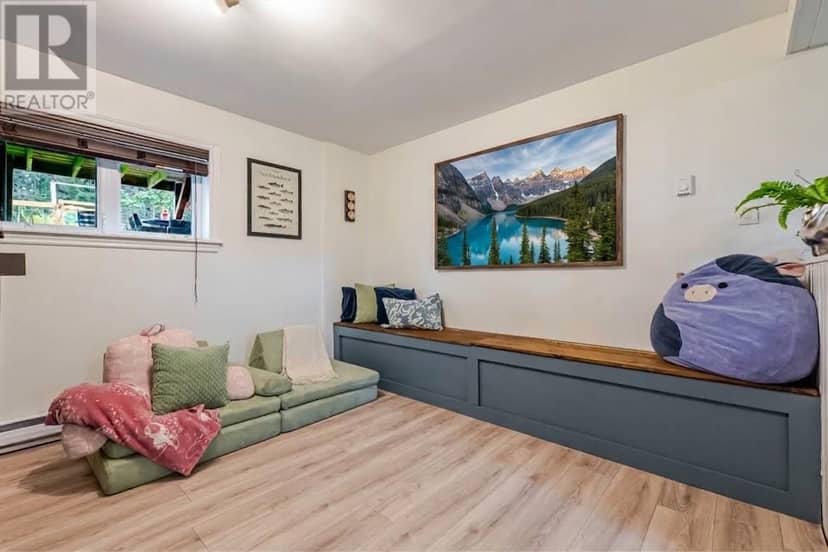 33 Ursula Crescent — photo 22 of 36