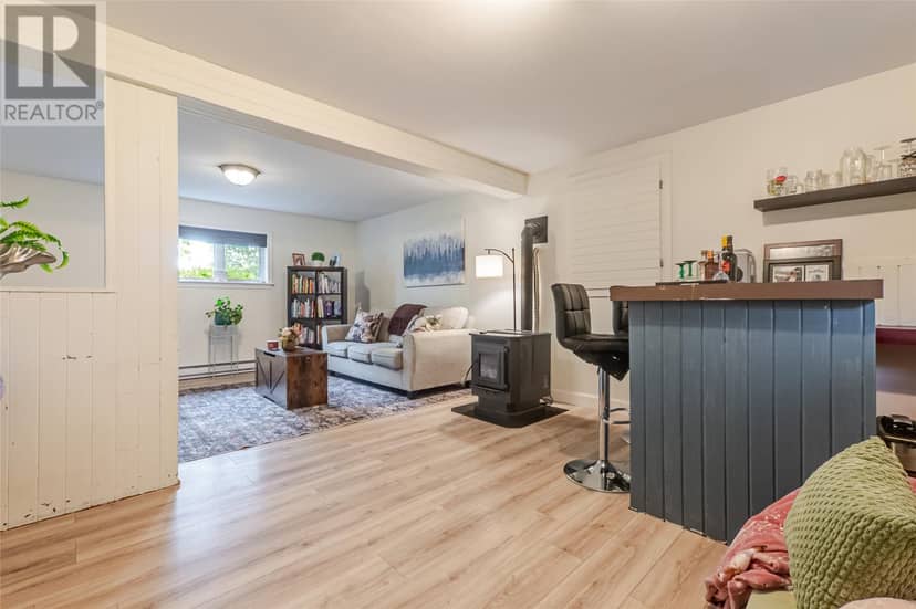33 Ursula Crescent — photo 23 of 36