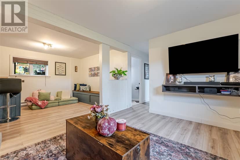 33 Ursula Crescent — photo 24 of 36