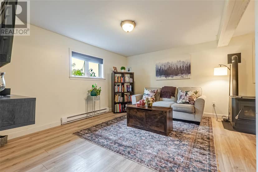 33 Ursula Crescent — photo 25 of 36