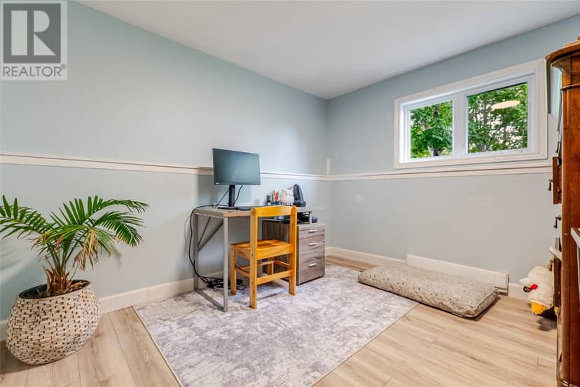 33 Ursula Crescent — photo 26 of 36
