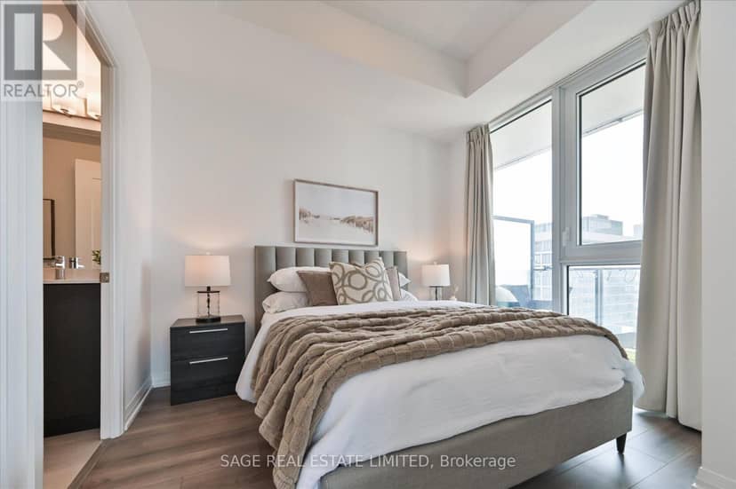 2518 - 9000 Jane Street — photo 12 of 36