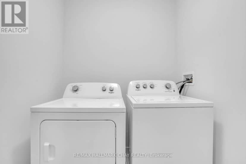 35 Strath Crescent — photo 20 of 25