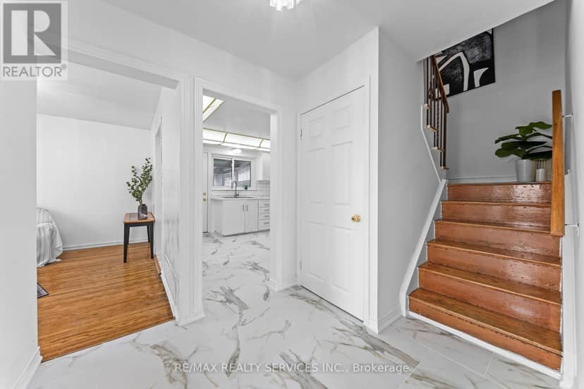 34 Cathcart Crescent — photo 12 of 40