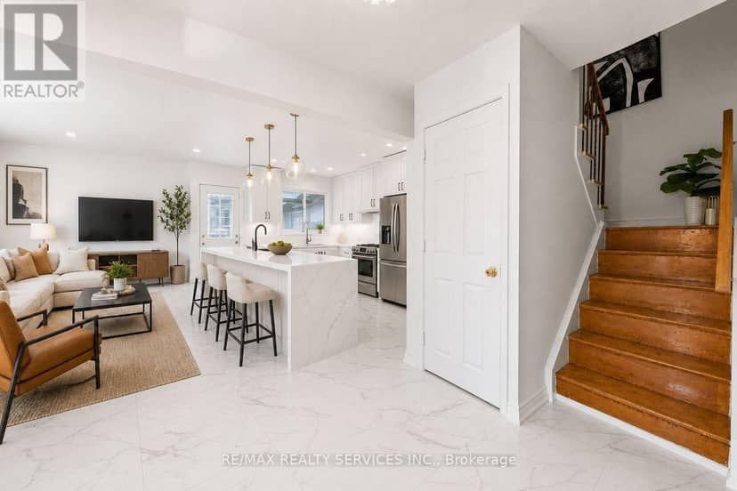 34 Cathcart Crescent — photo 15 of 40