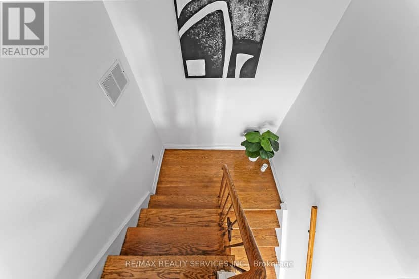 34 Cathcart Crescent — photo 22 of 40