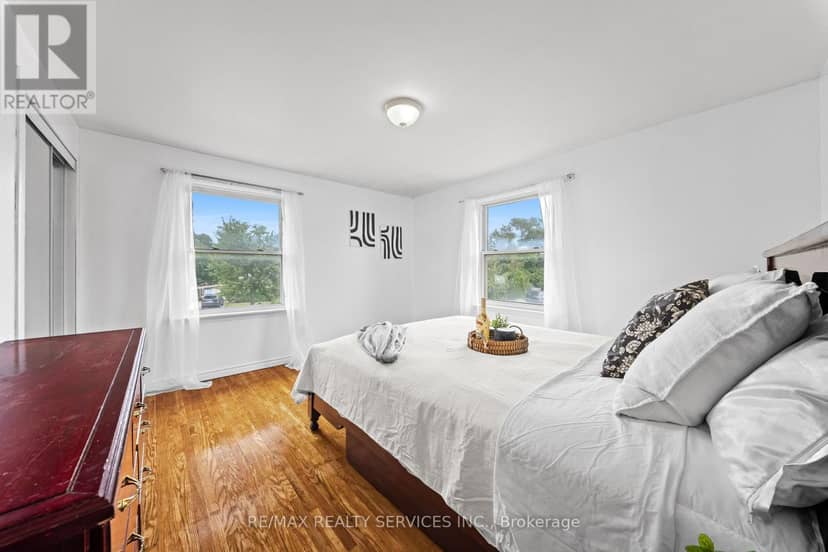 34 Cathcart Crescent — photo 25 of 40