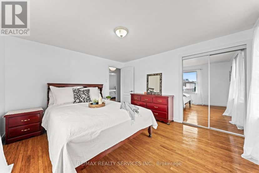 34 Cathcart Crescent — photo 26 of 40