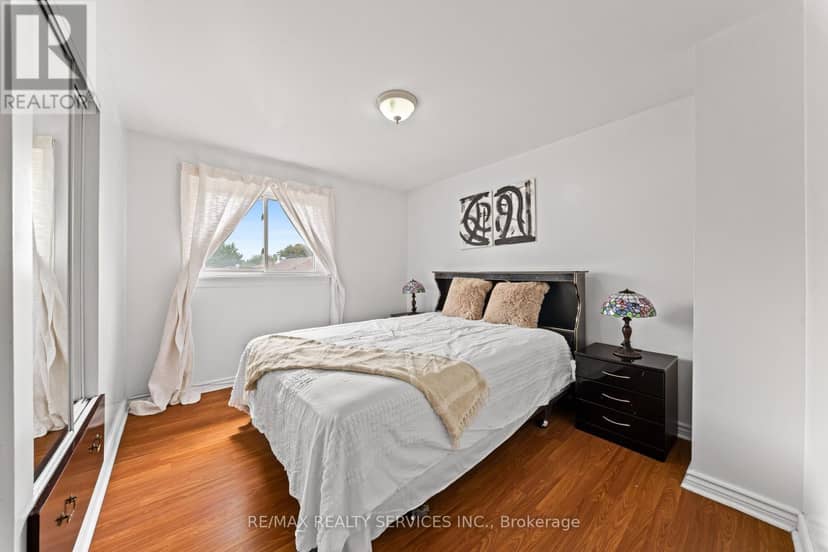 34 Cathcart Crescent — photo 27 of 40