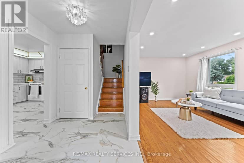 34 Cathcart Crescent — photo 6 of 40