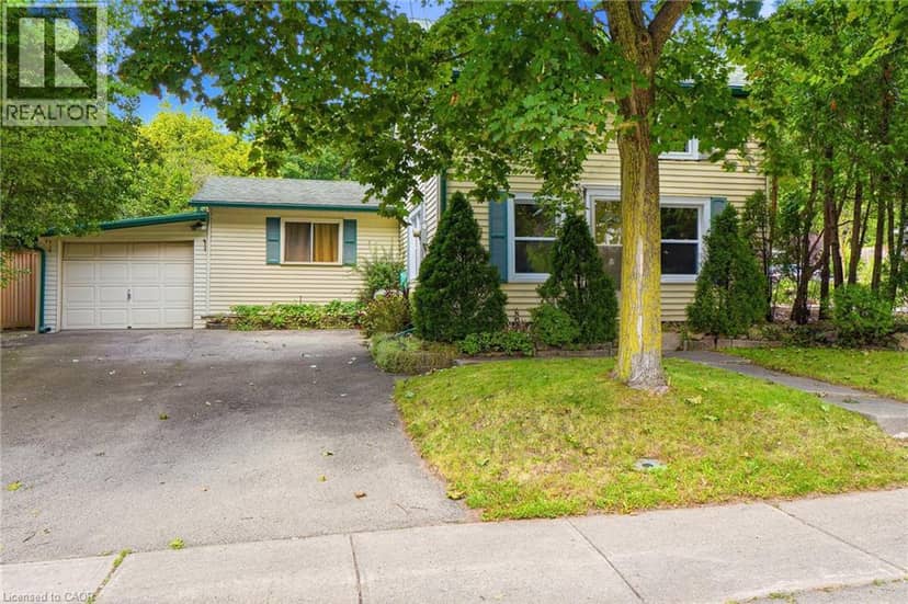 361 DUNDAS Street E — photo 2 of 40